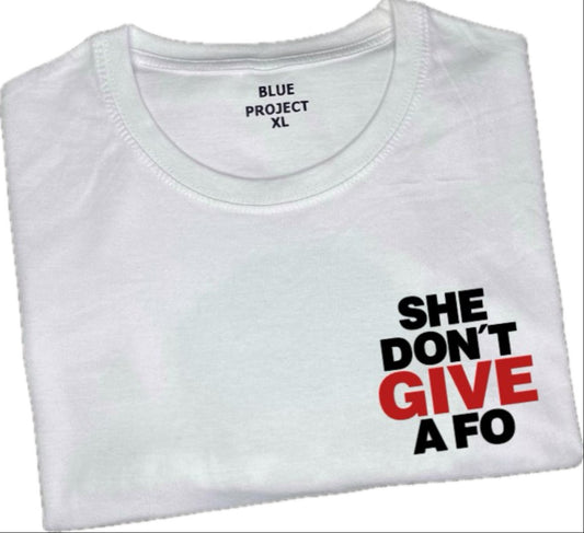 CAMISETA SHE DONT GIVE A FO